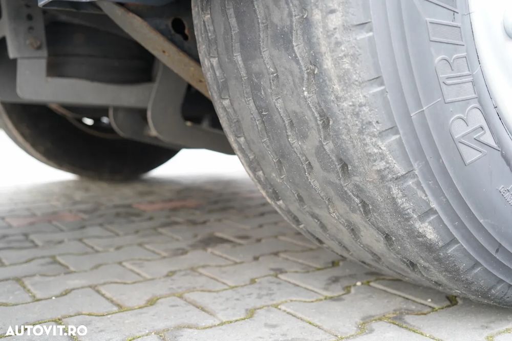 Wielton REMORCĂ CU CORTINĂ WIELTON STANDARD / ACOPERIȘ LVT / SISTEM BDE - STALPINI CULISANȚI / AXĂ RIDICABILĂ / PUȚIN FOLOSITĂ - 26