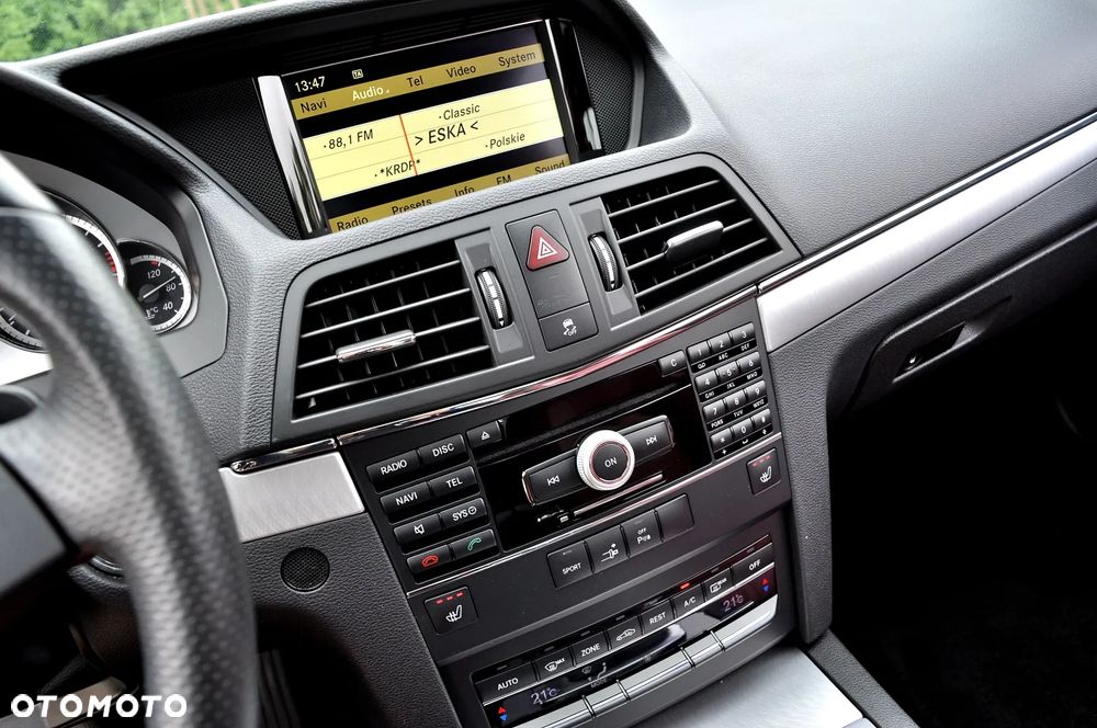 Mercedes-Benz Klasa E 350 CGI BlueEFFICIENCY 7G-TRONIC Avantgarde - 32