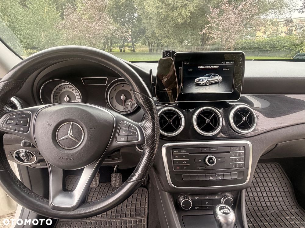 Mercedes-Benz CLA 180 d - 11