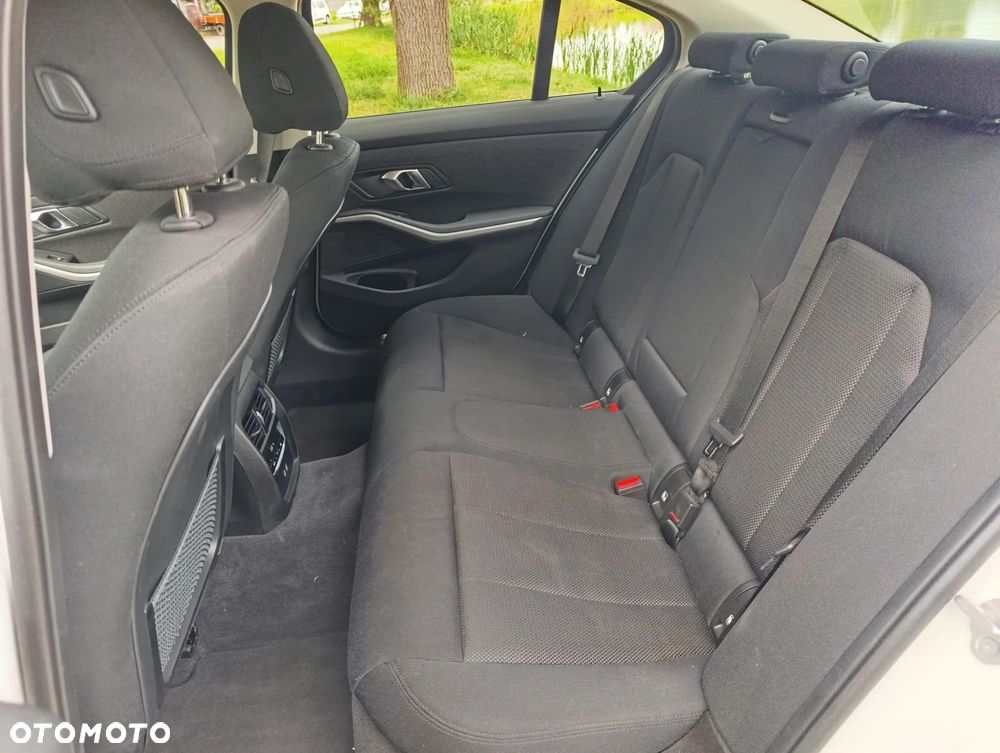 BMW Seria 3 318i Advantage - 13
