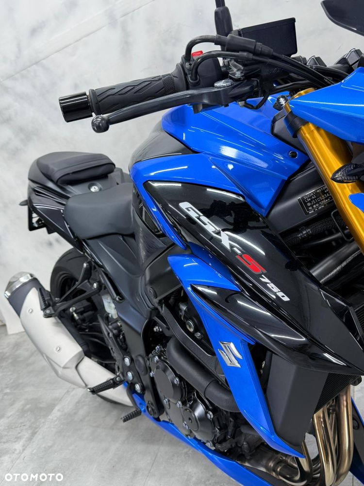 Suzuki GSX - 7