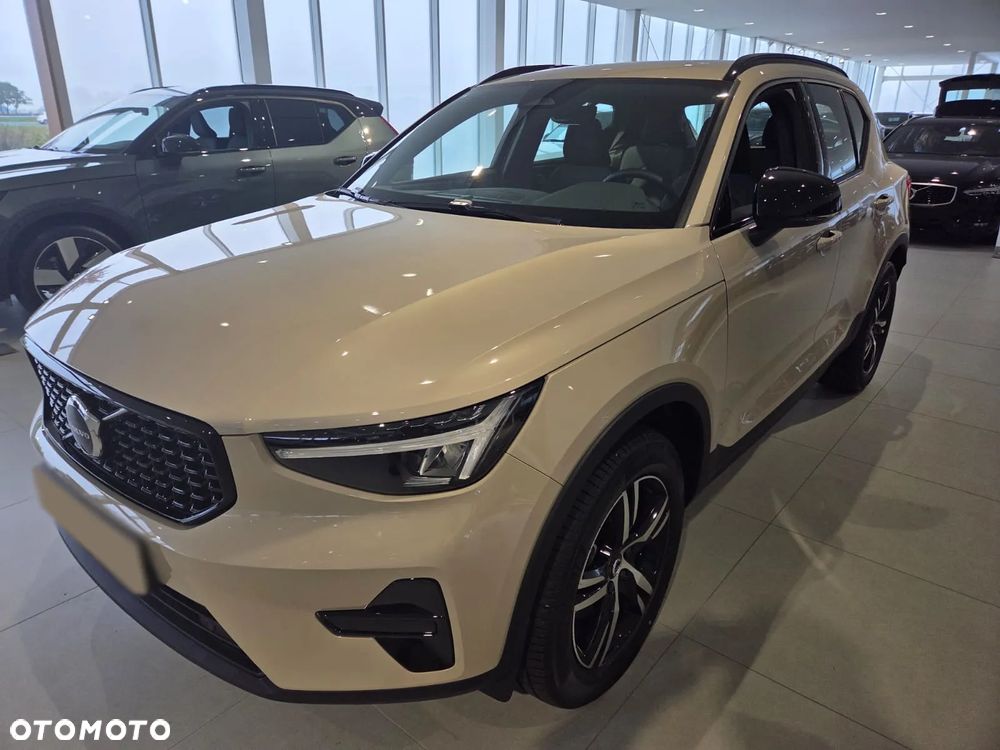 Volvo XC 40 B4 Plus Black Edition - 6