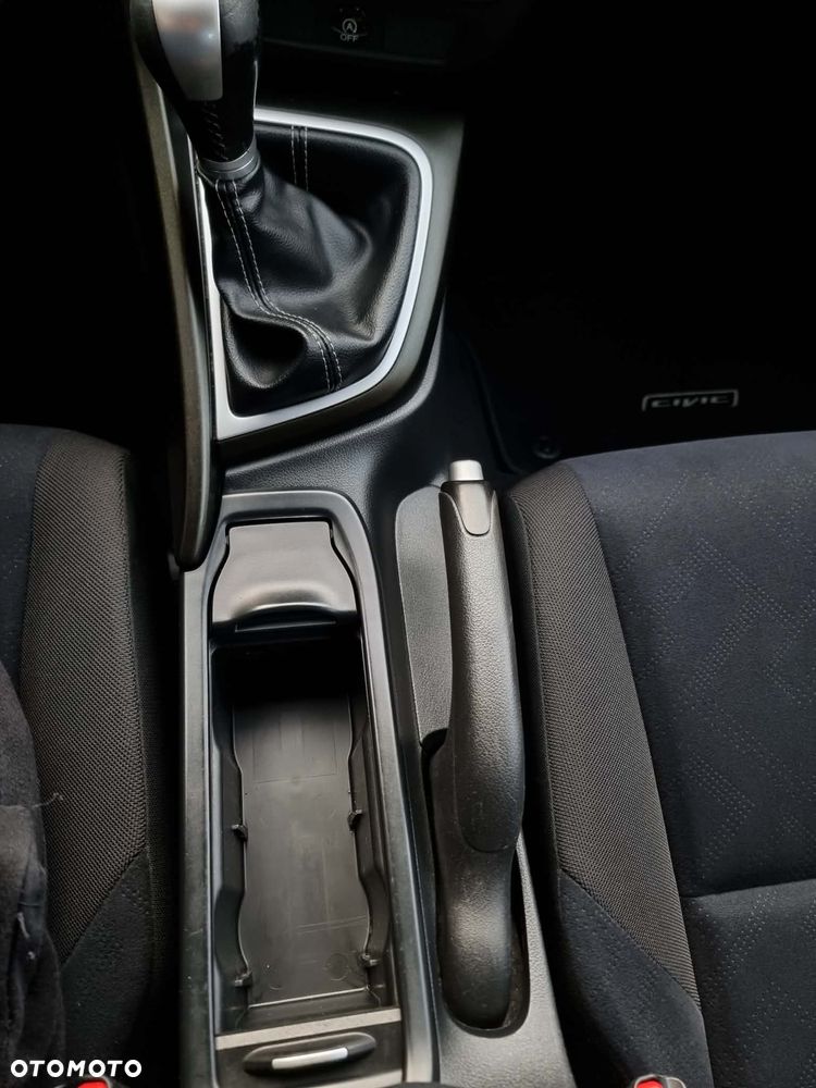 Honda Civic 1.8 i-VTEC Sport - 12