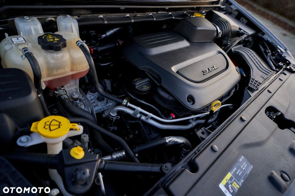 Chrysler Pacifica - 40