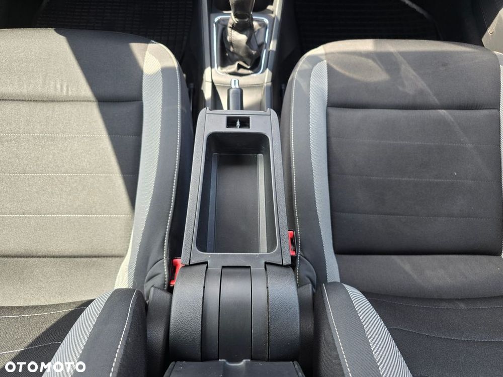 Skoda RAPID 1.2 TSI Ambition - 15