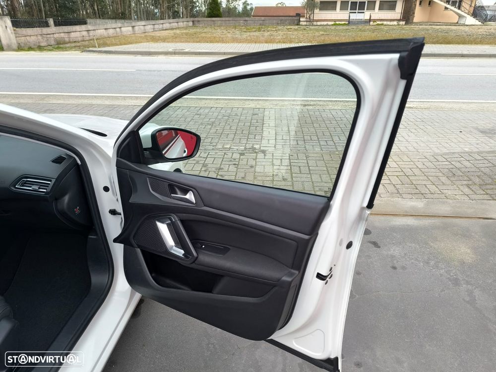 Peugeot 308 PureTech 130 GPF Stop & Start Allure - 26