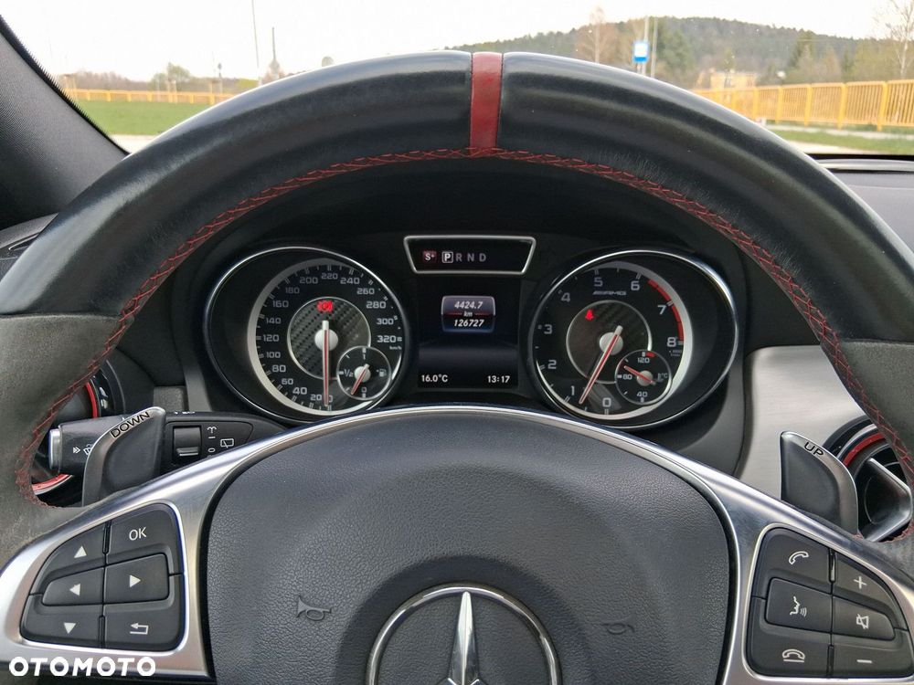 Mercedes-Benz GLA - 12
