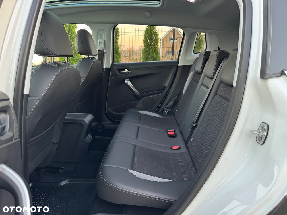 Peugeot 2008 1.2 Pure Tech Allure S&S EAT6 - 23