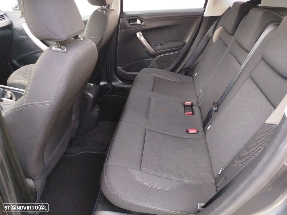 Peugeot 2008 1.6 BlueHDi Style - 23