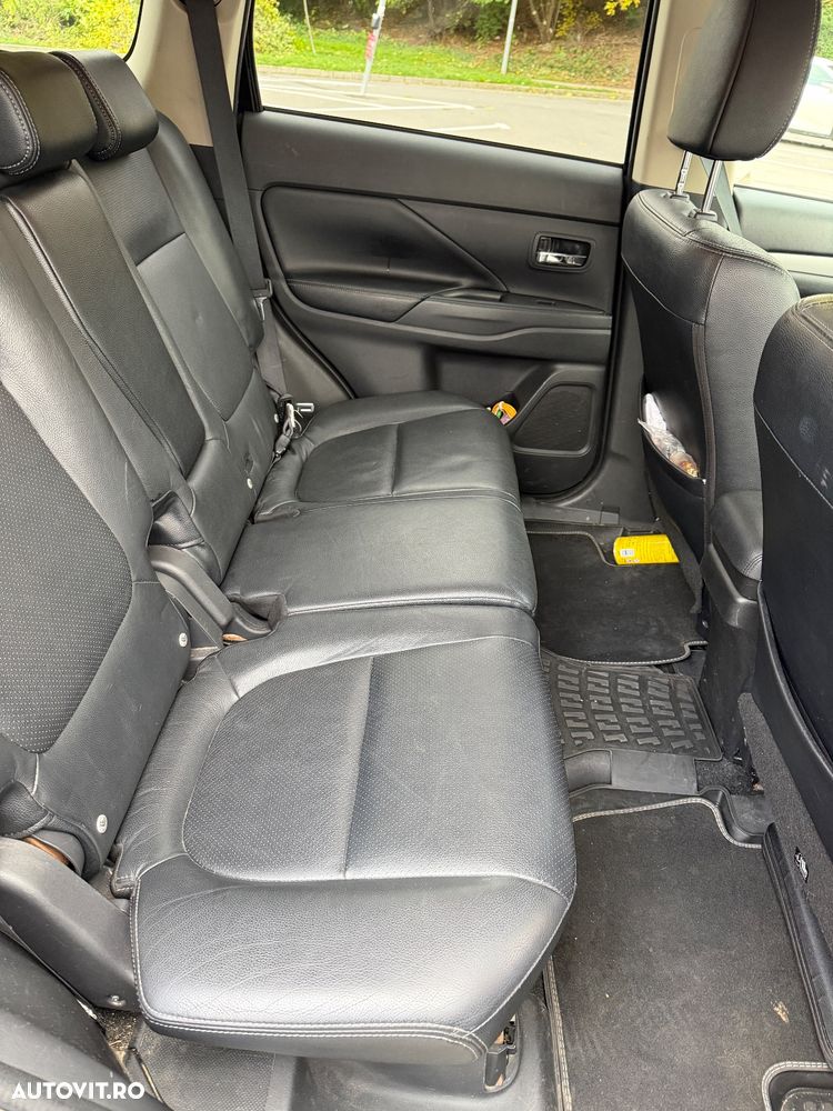 Mitsubishi Outlander - 6