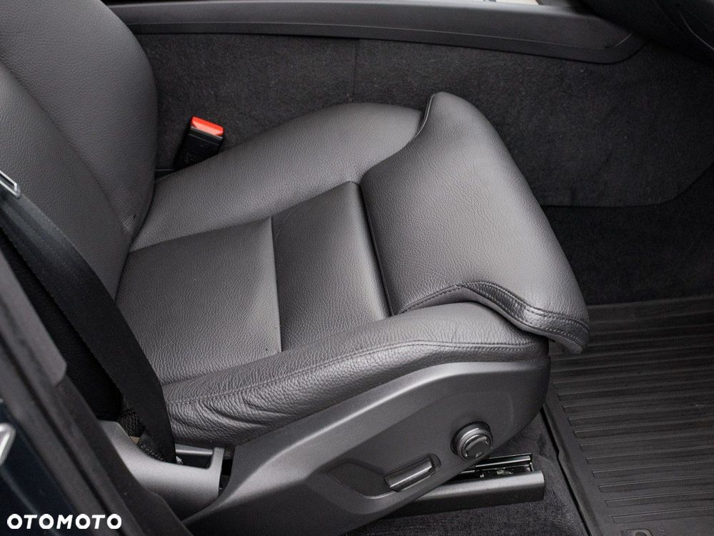 Volvo XC 60 B4 D AWD Inscription - 28