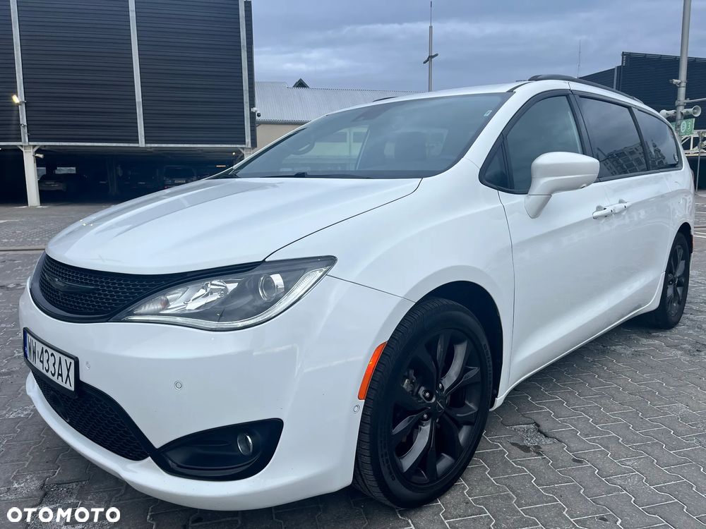 Chrysler Pacifica - 2