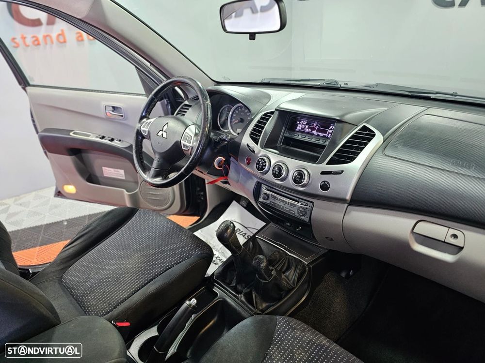 Mitsubishi L200 2.5 DI-D CD Invite AC 4WD - 22