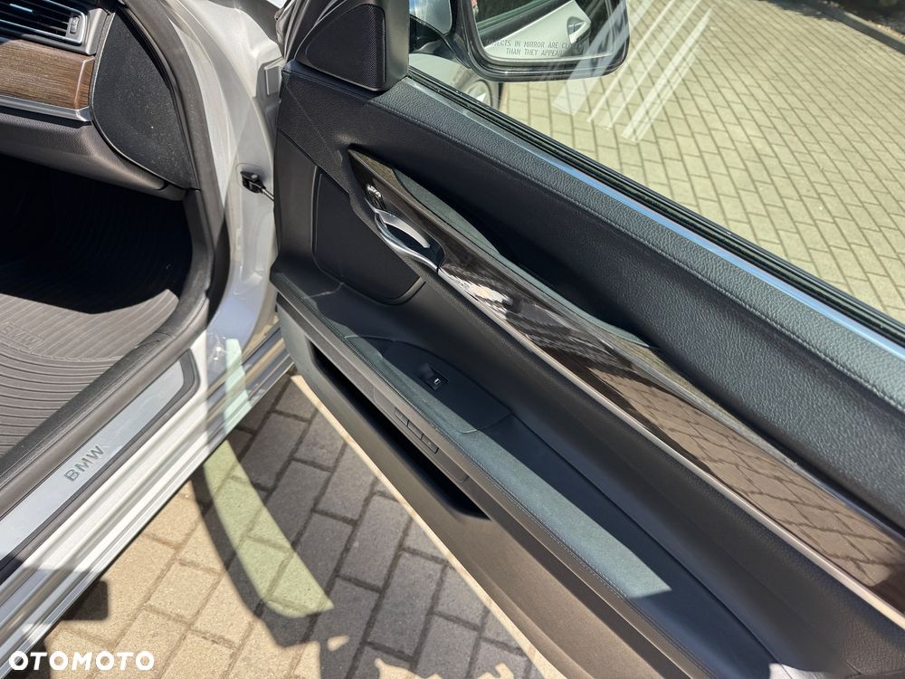 BMW Seria 7 750Li - 21
