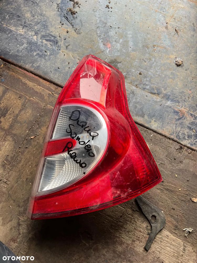 Lampa Tylna prawa Dacia Sandero !! - 1