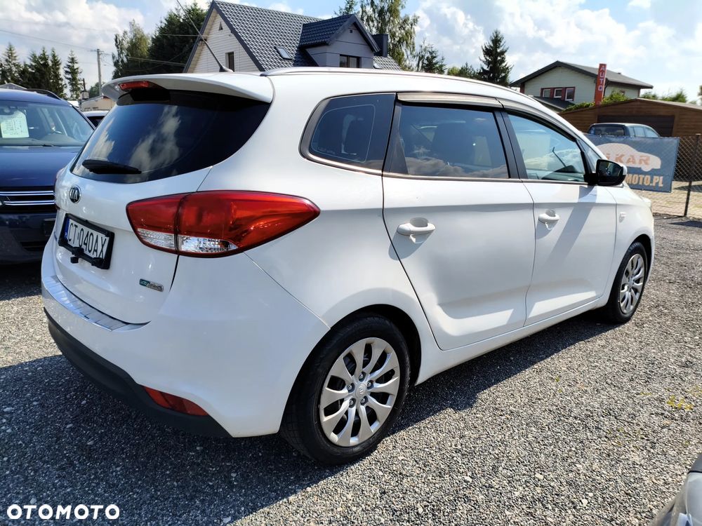 Kia Carens - 12