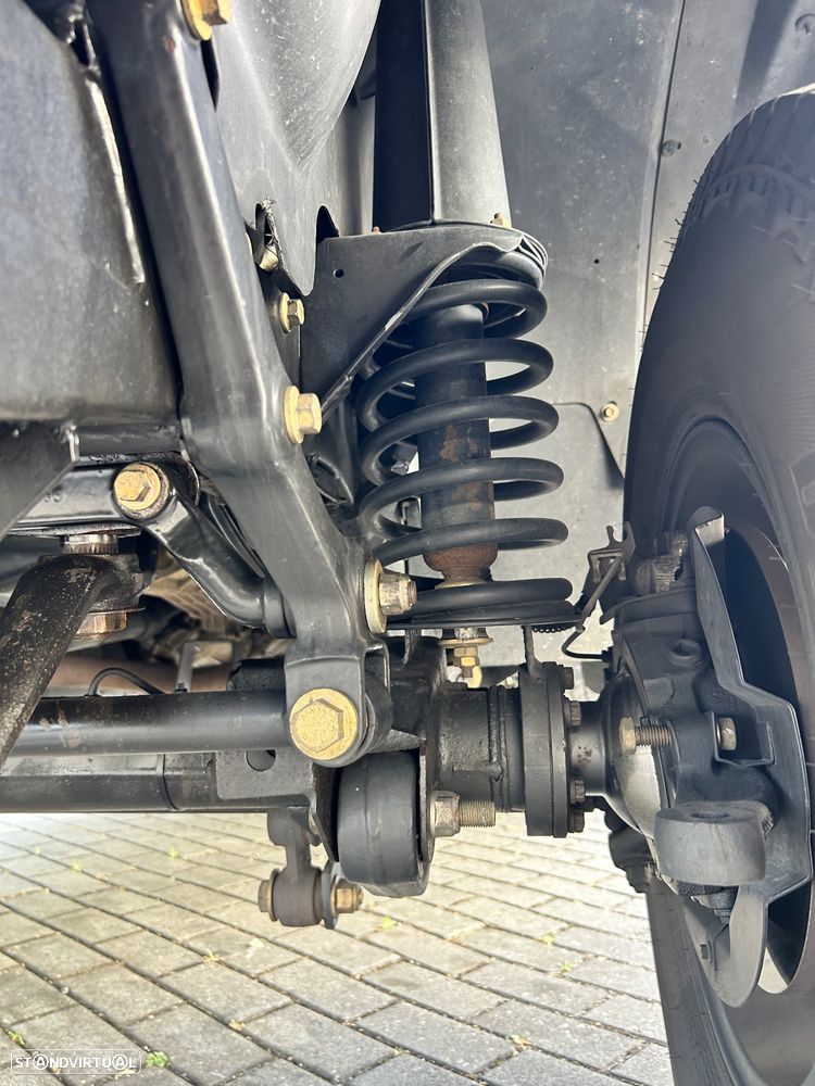 Land Rover Defender 90 2.4 CRD S - 27