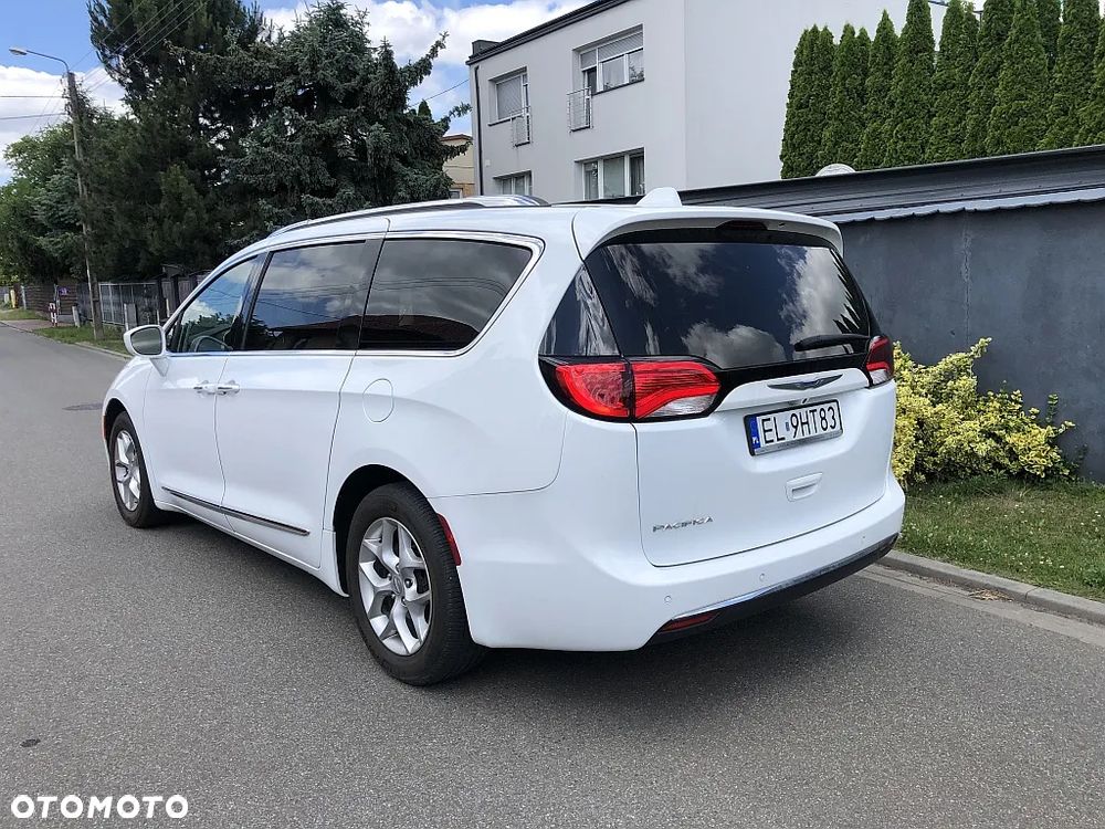 Chrysler Pacifica - 5