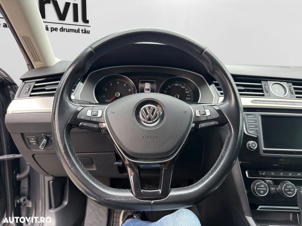 Volkswagen Passat - 17