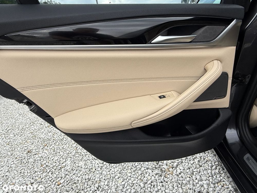 BMW Seria 5 520d Luxury Line - 29
