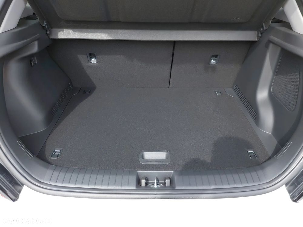 Hyundai Kona 64kWh Executive - 17