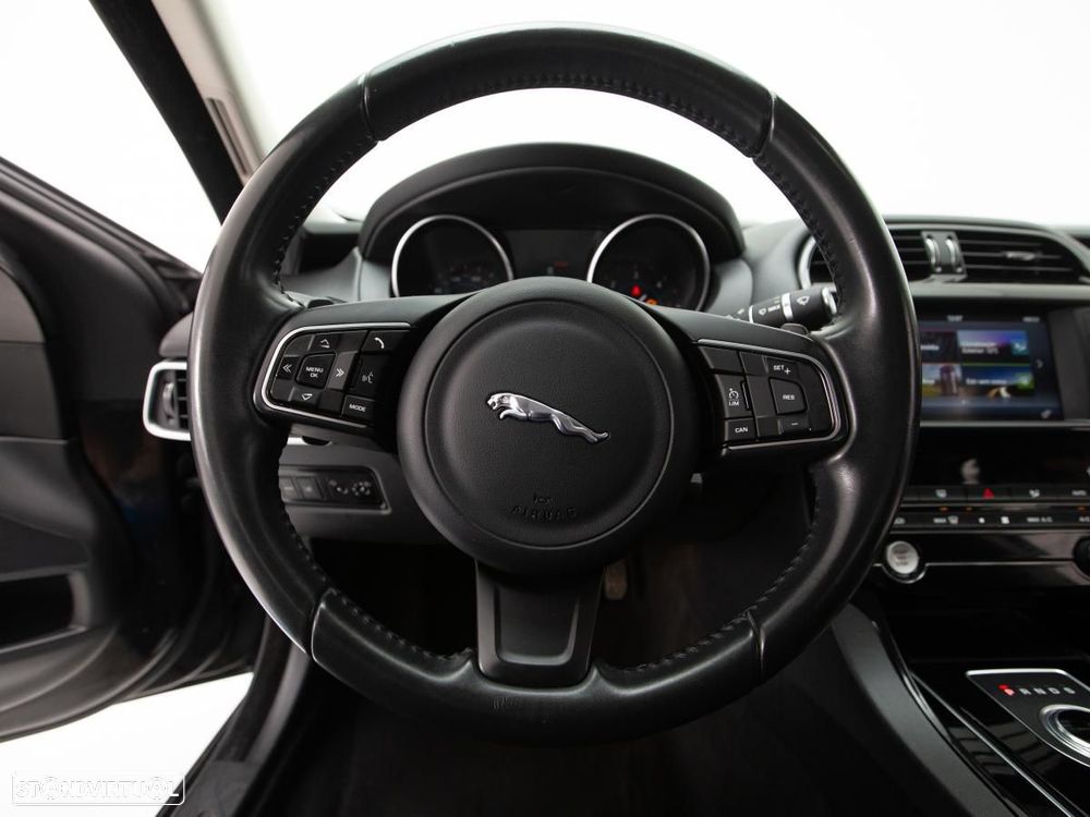 Jaguar XE - 16