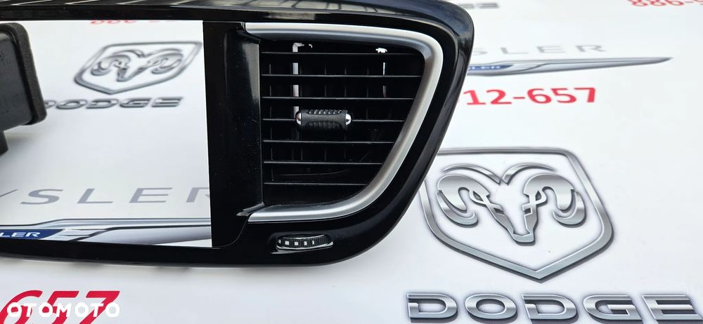 Chrysler Pacifica 2016- Ramka wyświetlacza radia Dekor Kratki środkowe nawiewu - 7