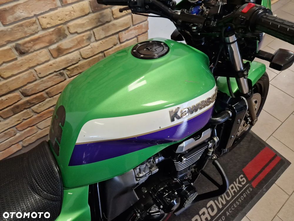 Kawasaki ZRX - 32