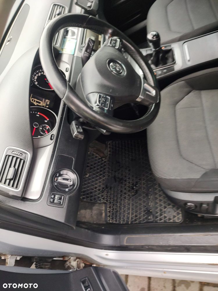 Volkswagen Passat - 8