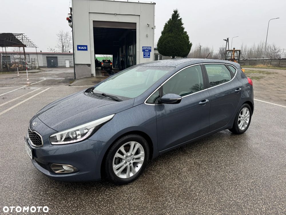 Kia Ceed 1.6 GDI Dream-Team Edition - 1