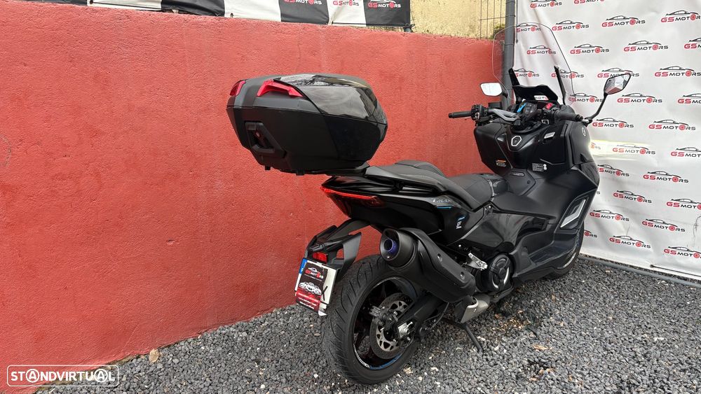 Yamaha TMAX - 6