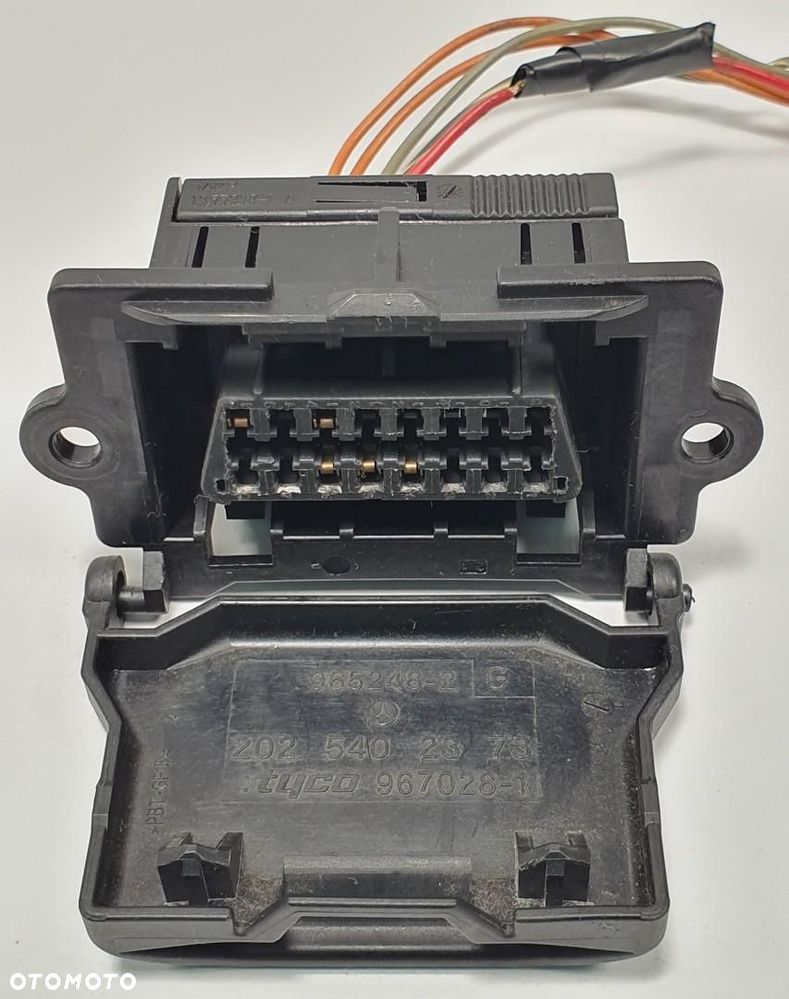 GNIAZDO DIAGNOSTYCZNE OBD MERCEDES GL X164 - 2