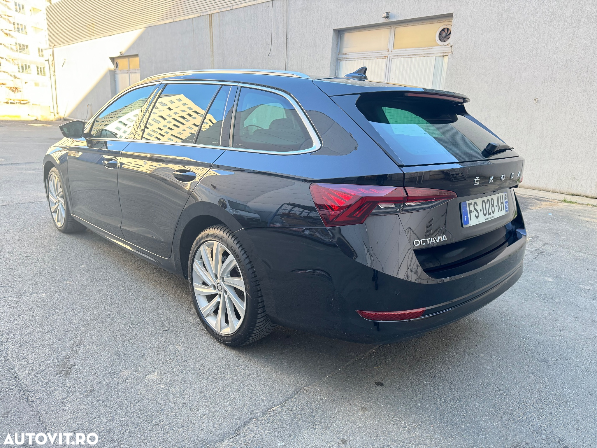 Skoda Octavia Combi Diesel 2.0 TDI DSG Ambition - 4
