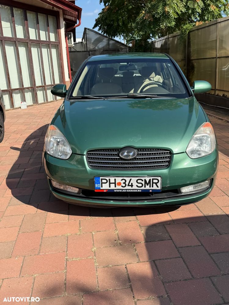 Hyundai Accent - 1