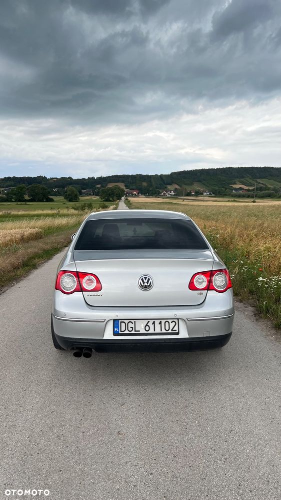 Volkswagen Passat 1.8 TSI Comfortline - 4