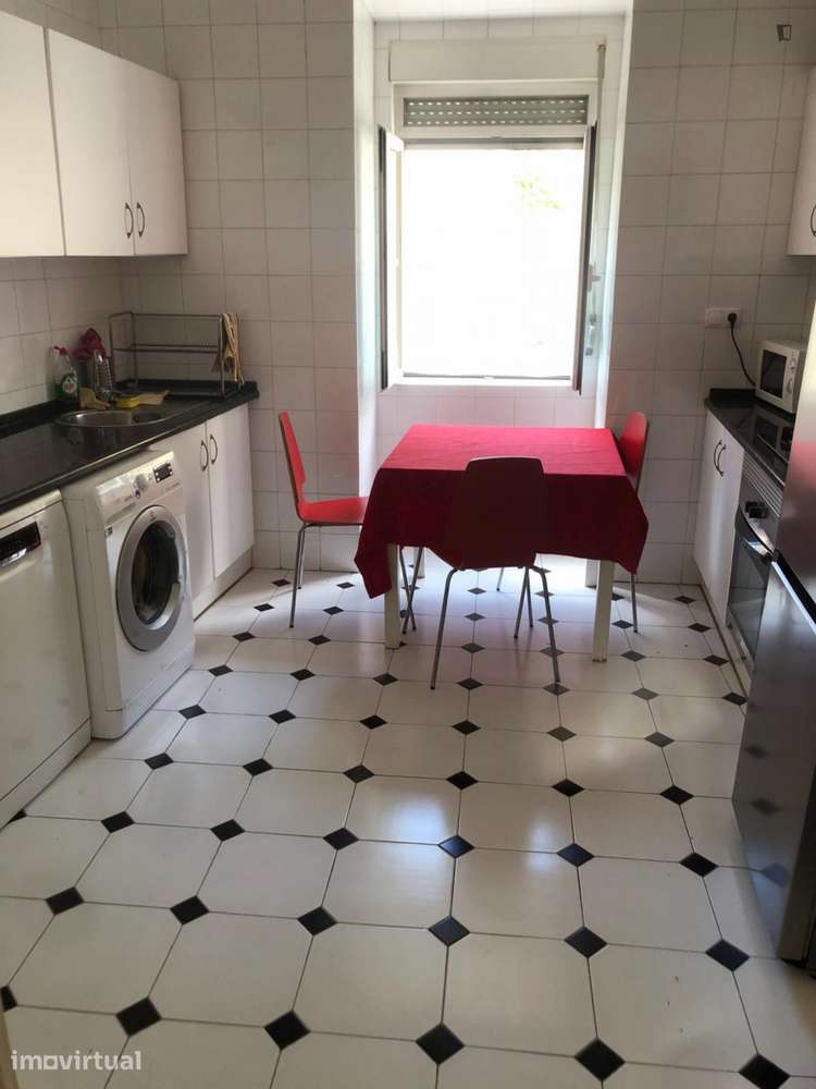 Quarto - localizado em Intendente Lisbon - Grande imagem: 2/29