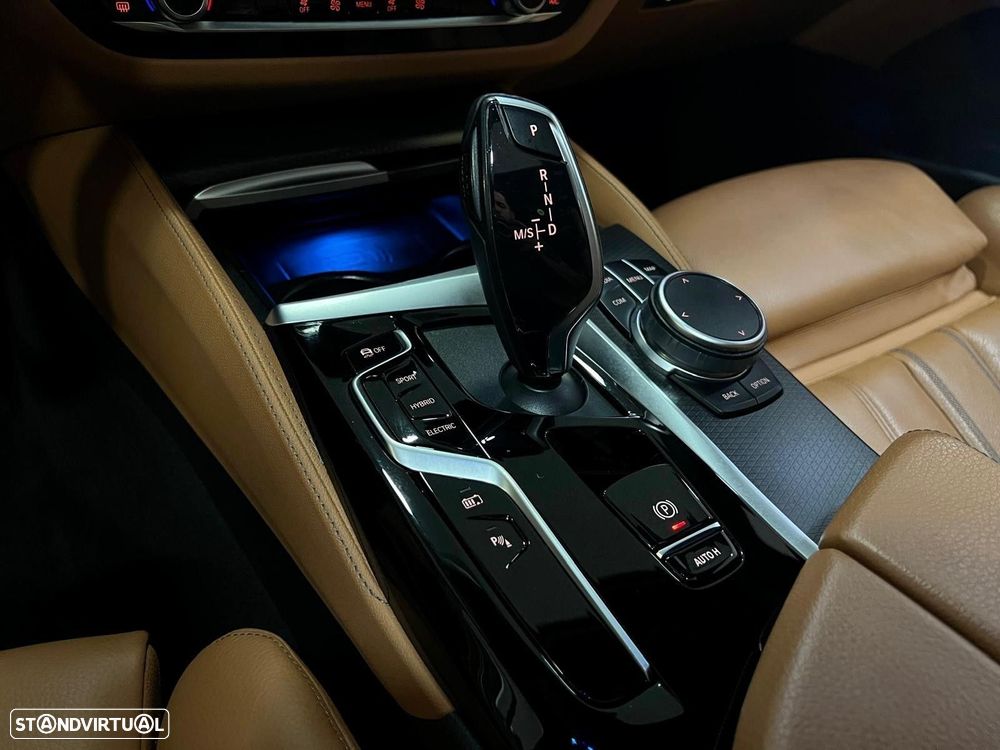 BMW 530 e Pack Desportivo M - 42