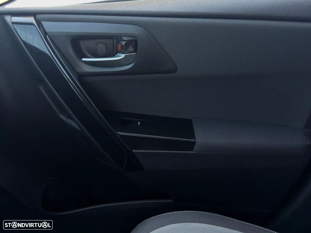 Toyota Auris Touring Sports 1.8 HSD Exclusive - 18