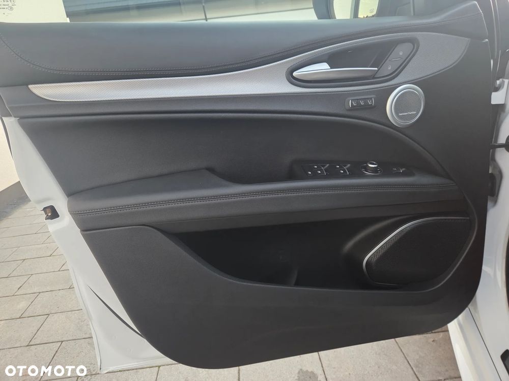 Alfa Romeo Stelvio 2.0 Turbo Veloce Q4 - 17