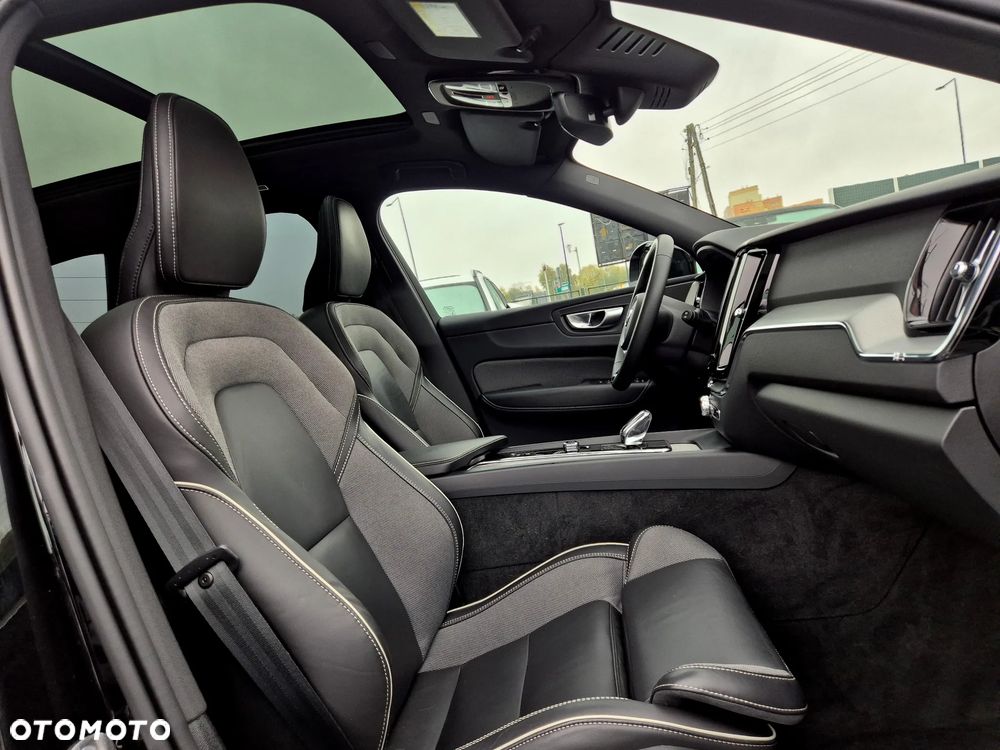 Volvo XC 60 T6 Plug-In Hybrid AWD Plus Black Edition - 9