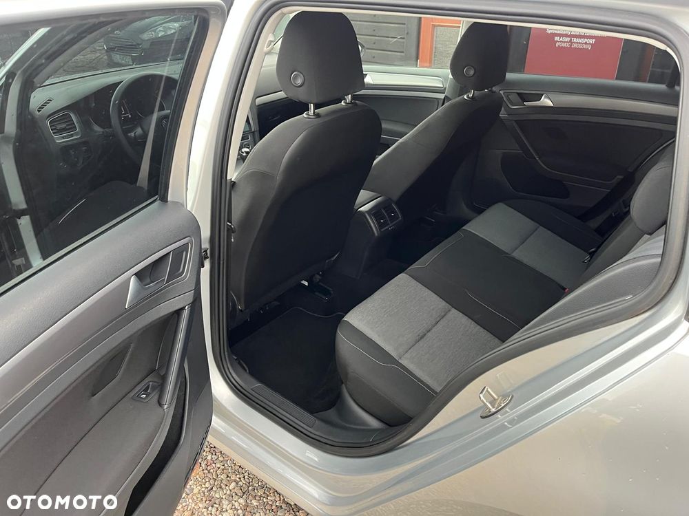 Volkswagen Golf 1.6 TDI DPF BlueMotion - 25