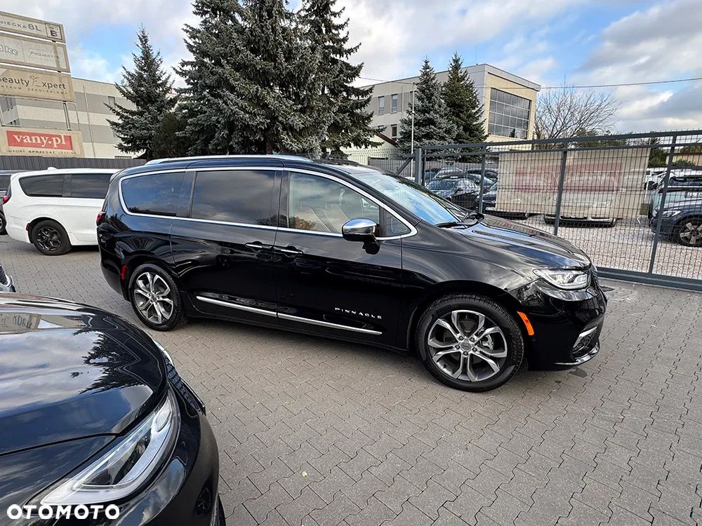 Chrysler Pacifica - 16