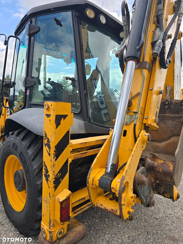 JCB - 8