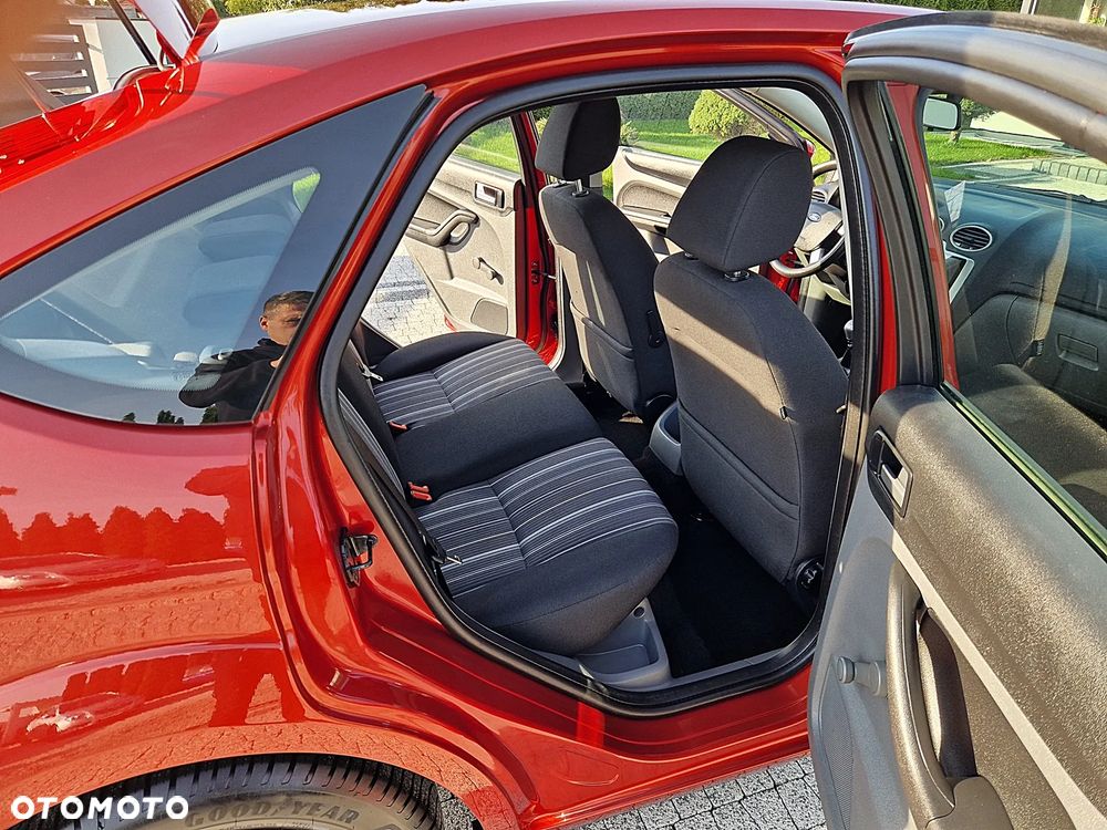 Ford Focus 1.6 16V Ghia - 16