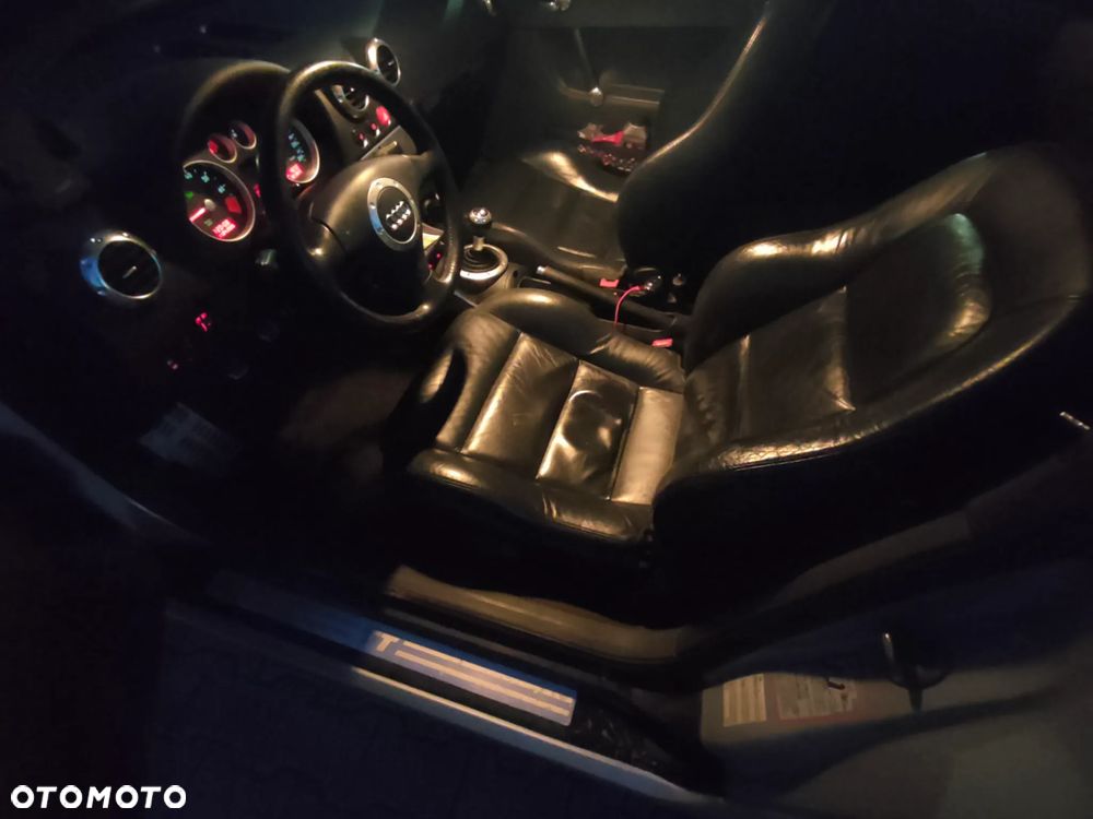 Audi TT Coupé 1.8 T - 8