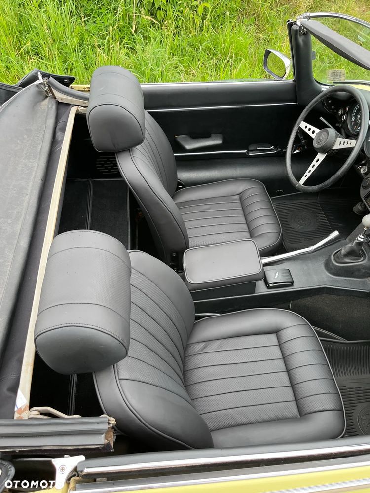 Jaguar E-Type - 12