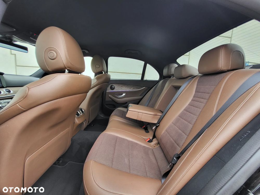 Mercedes-Benz Klasa E 200 4-Matic 9G-TRONIC - 17