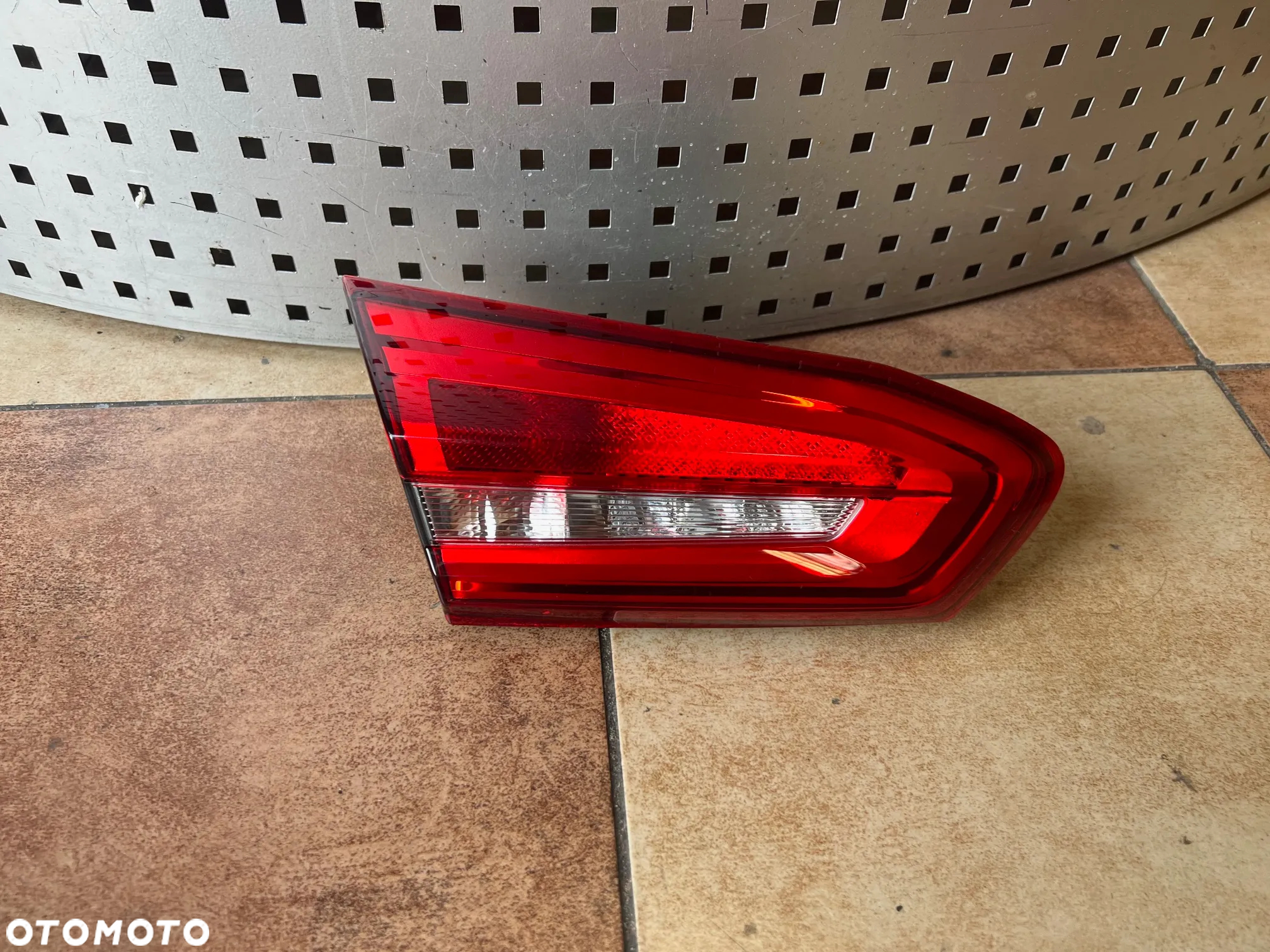 LAMPA PRAWA LEWA W KLAPĘ BAGAŻNIKA FORD FOCUS MK4 2018 - HTB HATCHBACK ORYGINAŁ SUPER STAN 2019 ROK JX7B-13A603-CC JX7B-13A602-CC - 2