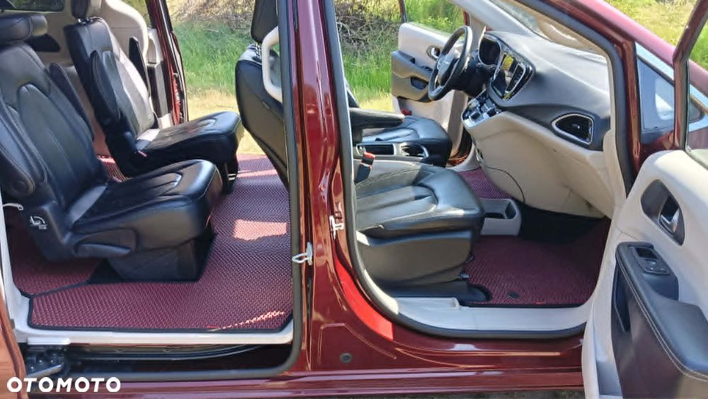 Chrysler Pacifica - 11