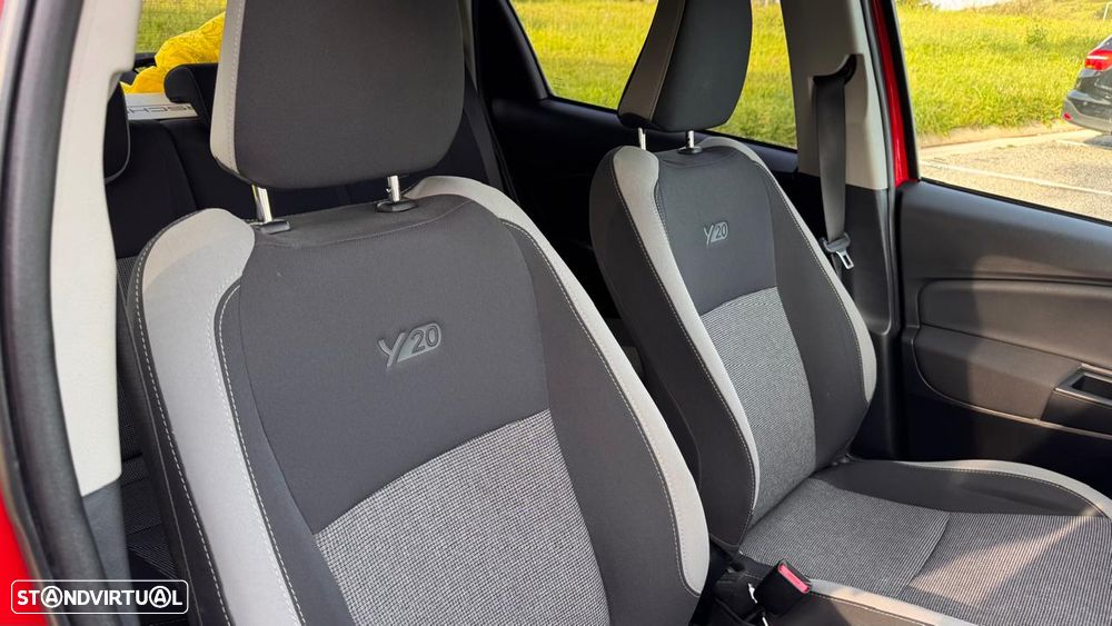 Toyota Yaris 1.5 HSD Comfort +P.Style+Navi - 12